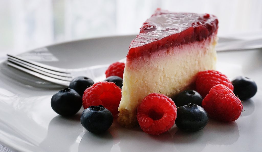 berries-blueberries-cake-1126359-1024x596