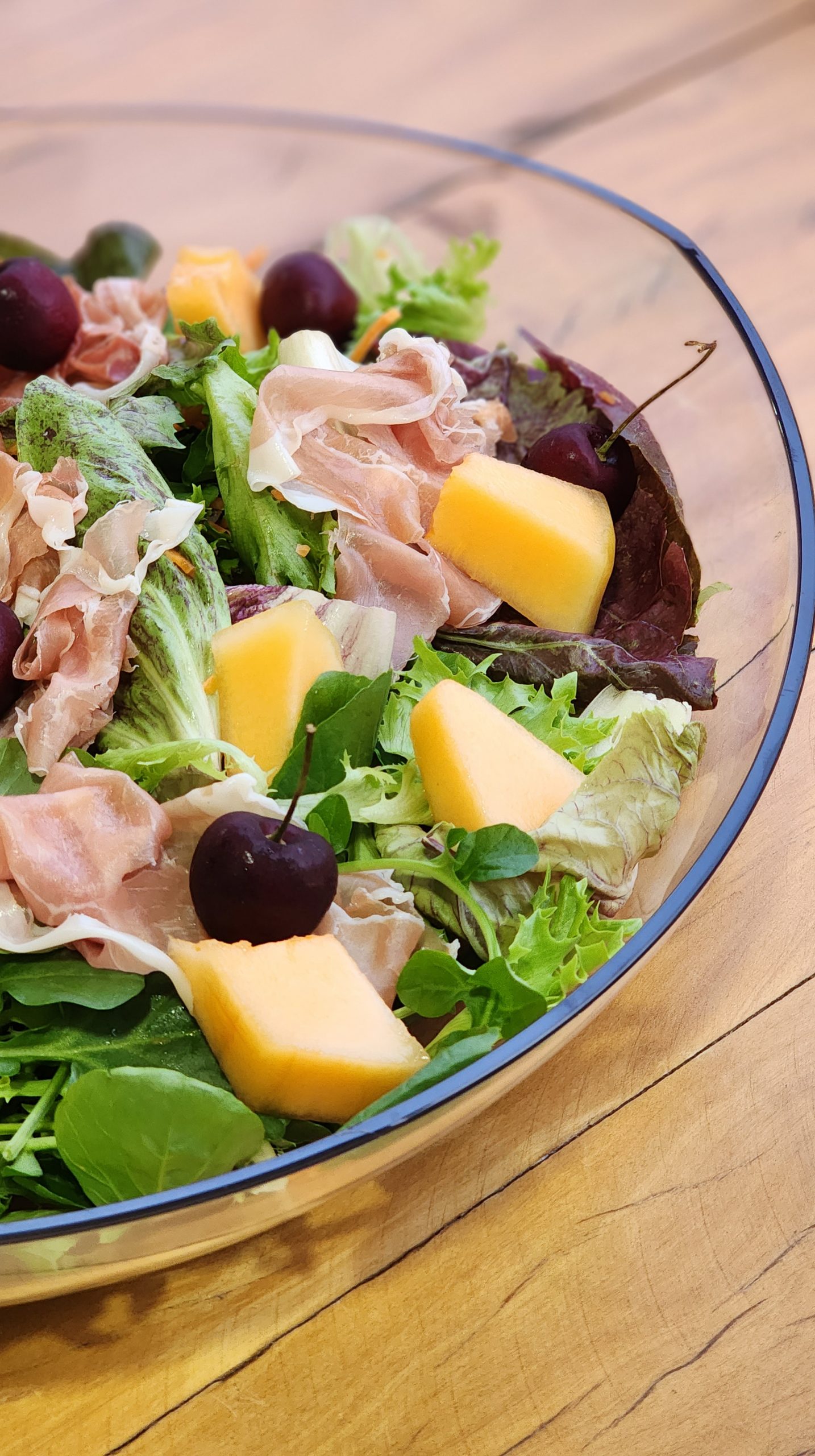 Salada de melão com presunto cru