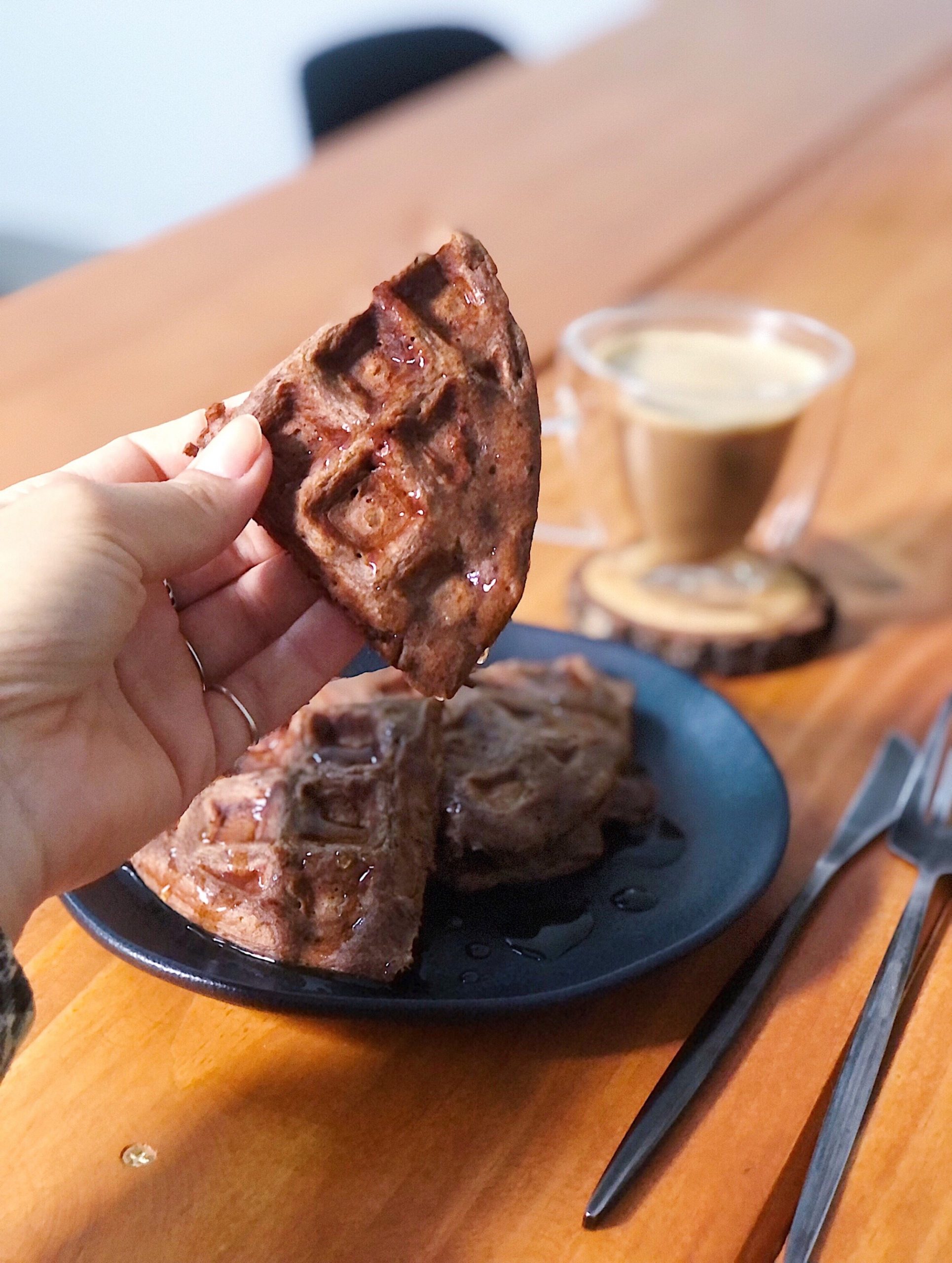 Waffles de banana com chocolate