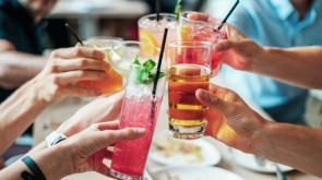 cheers-drink-group-544961-1024x683