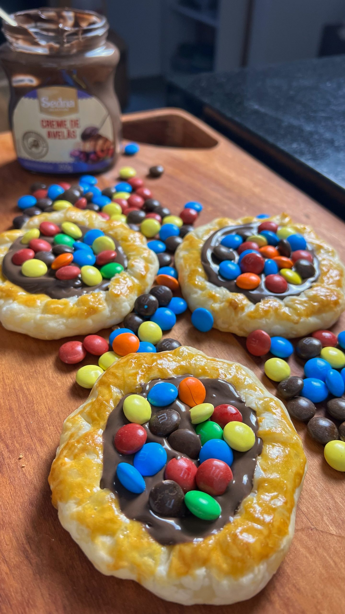 Esfirra de Creme de Avelã e Confeitos