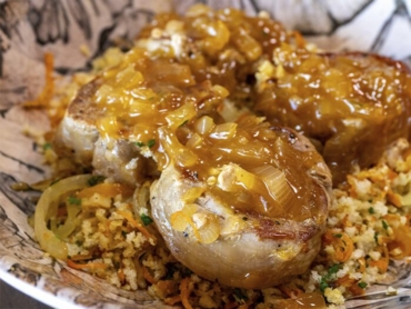 Mignon Suíno com molho e farofa
