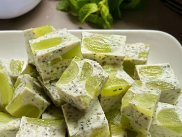 Gelatina de Hortelã e Uvas Verdes