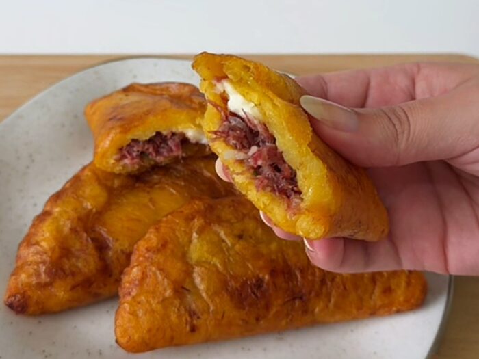 Pastelzinho de Banana-da-terra com Carne Seca