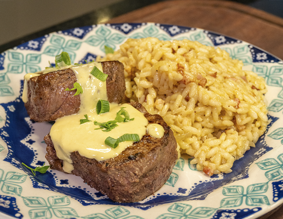 Risoto de Bacon com Filé Mignon ao Molho de Mostarda