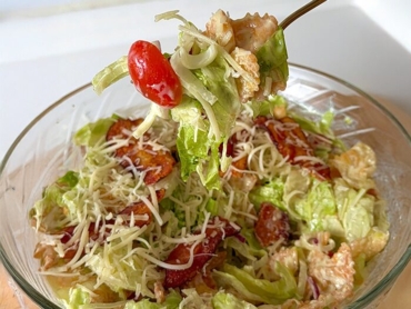 Salada com Macarrão Crocante