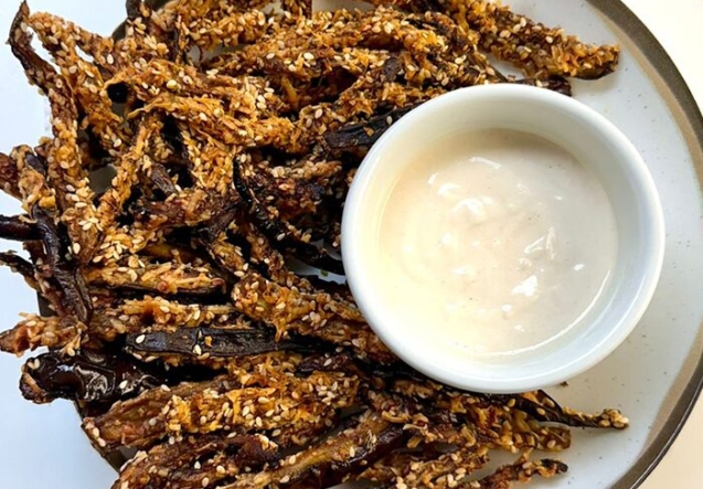 Palitinhos de Berinjela com Crosta de Parmesão