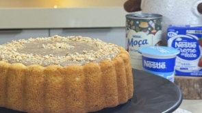 Bolo de Banana com Brigadeiro de Canela