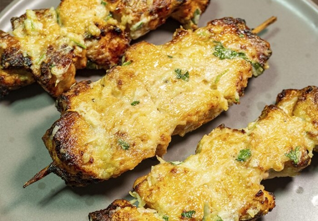 Espetinho de Frango com Parmesão e Alho