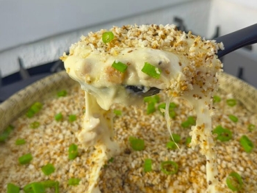Frango com creme de cebola crocante