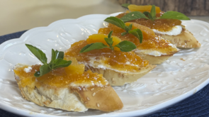 Baguete com Creme de Ricota e Geleia de Damasco