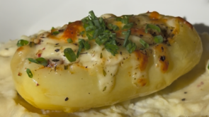 Batata Recheada com Purê Rústico
