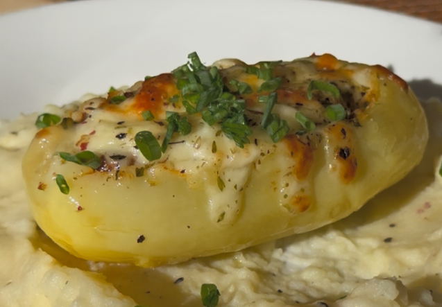 Batata Recheada com Purê Rústico